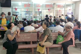 Chính phủ họp trực tuyến về bảo hiểm y tế toàn dân