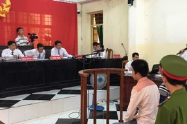 Chủ tọa phản ứng vì cho rằng luật sư ví HĐXX là… bò