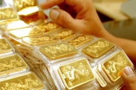 Giá vàng nhảy vọt lên mức cao nhất trong 10 tháng