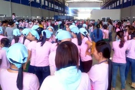 Hơn 1.000 công nhân đồng loạt nghỉ việc đòi giải quyết chế độ 