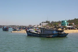 5 ngư dân bị tàu Trung Quốc đâm chìm đã về đến đất liền 