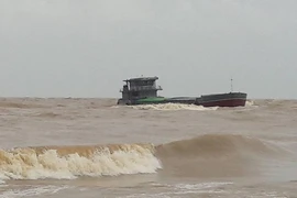 Lặn tìm thuyền viên mất tích trên tàu hàng 