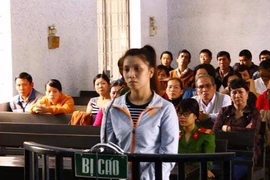 Đâm chết bạn của chồng vì can đánh nhau