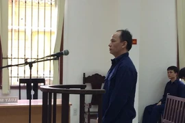 Bỏ chạy quăng cả dép và xe máy vì… trộm iPhone