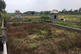 Tòa trả hồ sơ vụ trưởng thôn giao đất trái thẩm quyền