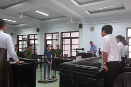 Hung hãn đập phá quán vì gọi mua thuốc không ai trả lời