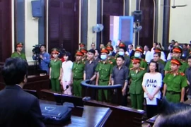 Vụ đặt bom xăng sân bay: 'Không biết thế là khủng bố'