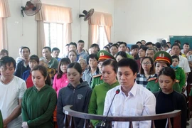 Bênh con gái, cả gia đình vướng vòng lao lý