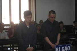 Nhậu xong, đôi bạn rủ nhau đi… cướp