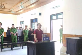 Chồng đâm vợ tử vong vì cuồng ghen lãnh án chung thân