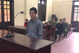 Đánh gãy hai tay cụ ông hàng xóm vì đi qua... làm chó sủa