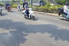 Vết nứt trên đường Phạm Văn Đồng đã được khắc phục