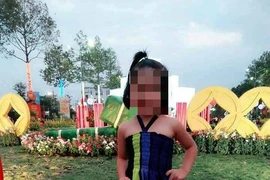 Đi thăm mộ ông, bé gái 4 tuổi mất tích 