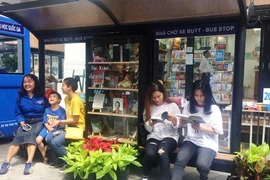Sắp có nhà chờ xe buýt hiện đại trên xa lộ Hà Nội