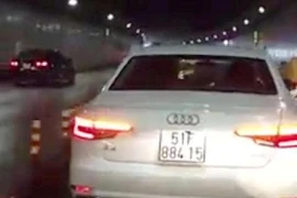 Xe Audi chạy vào làn xe máy ở hầm Thủ Thiêm sẽ bị phạt