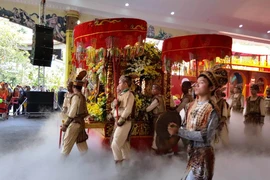 54 dân tộc anh em dâng lễ vật ngày Quốc giỗ