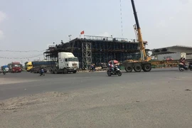 Để tránh ùn tắc, cầu vượt Mỹ Thủy phải giãn tiến độ