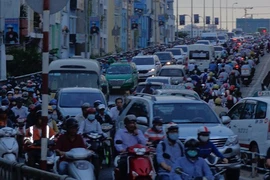TP.HCM hạn chế lưu thông qua khu vực cầu Kênh Tẻ