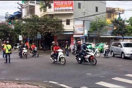 Không lẽ ai cũng được quyền phân luồng giao thông?