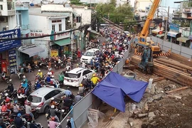 Xử phạt hàng tỉ đồng đơn vị thi công để lô cốt bầy hầy 