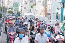 Ám ảnh kẹt xe khi đi qua cầu Kênh Tẻ