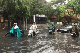 Đường TP.HCM ngập sau cơn mưa lớn