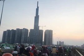 Phân luồng giao thông lại trên cầu Sài Gòn