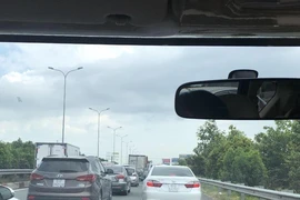 Cao tốc TP.HCM - Long Thành - Dầu Giây kẹt xe nghiêm trọng