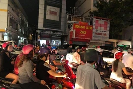 Cận tết đi đường nào cũng kẹt