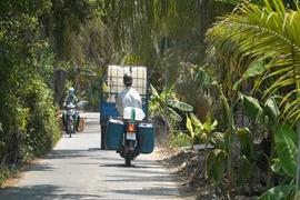 Chở nước ngọt về Tiền Giang cứu 12.000 ha sầu riêng