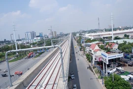 Cận cảnh tuyến metro số 1 đang dần về đích