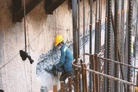 Thi công hoàn thiện lối lên xuống nhà ga Ba Son