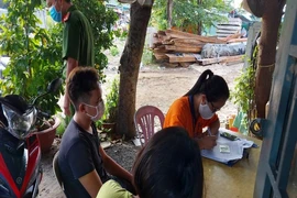Phường Thảo Điền xử phạt người dân không đeo khẩu trang