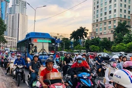Nhiều nhóm giải pháp để hạn chế xe cá nhân