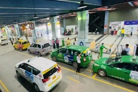 Chấn chỉnh tài xế ‘chê khách đi gần’ ở Tân Sơn Nhất