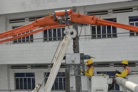 'Nóng' như sửa điện nóng