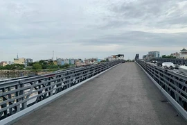 Những phương tiện được lưu thông qua cầu sắt An Phú Đông