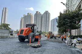 Cận cảnh hai công trình thi công xuyên Tết