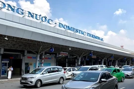 Lần thứ hai Sở GTVT yêu cầu lắp thêm thang máy ở sân bay
