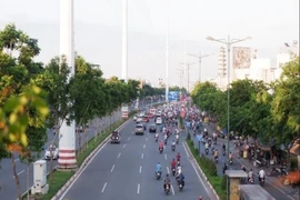 Điều chỉnh phân làn trên đường Phạm Văn Đồng, Trường Chinh