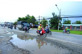 Theo cử tri tỉnh Long An, tuyến QL62 hiện quá tải gây ùn tắc. Ảnh: Báo Long An