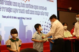 Ngành điện TP.HCM cùng nâng bước các em đến trường