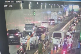2 ô tô va chạm ở đường hầm sông Sài Gòn