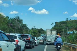 Xả trạm thu phí đường lên TP Đà Lạt 