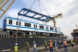 2 đoàn tàu metro số 1 đang về TP.HCM