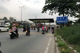 Từ 1-6, cá nhân nào được yêu cầu dán thẻ định danh trên ô tô?