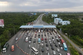 Một trạm thu phí trên cao tốc TP.HCM - Long Thành - Dầu Giây xả trạm