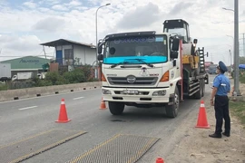 TP.HCM ra quân xử lý nghiêm xe quá tải, quá khổ