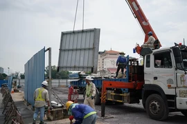 Gỡ rào chắn thi công 'đất vàng' mặt tiền đường Lê Lợi, quận 1, TP.HCM dần lộ diện