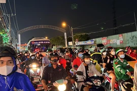 Nút giao Đình Phong Phú ở Thủ Đức lại kẹt xe